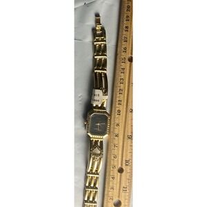 Womans‎ Gold Tone Square Face Analog Wrist Watch